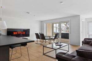 Eindrucksvolle Zwei-Zimmer-Wohnung mit Balkon und großer Küche Apartments, Leipzig