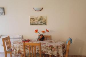 Rutland Bay Apartments, Ravda