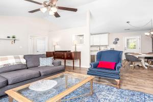 Cozy Pet friendly home-Raleigh Guest house, Raleigh