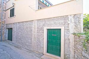Apartments by the sea, Brac - 22030, Postira