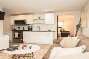 Bridger Hawk Suite (NEW) Guest house, Bozeman
