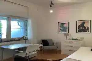 Privates Zimmer in einem gepflegten Bungalow Guest house, Neuss
