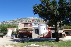 Apartments Falk, Starigrad