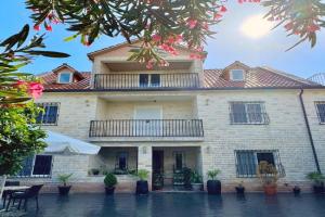 Villa Agos, Shkoder