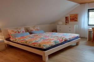 Große, helle Wohnung mit sonnigem Balkon Apartments, Mechernich