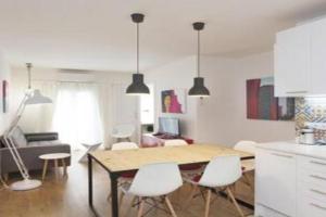 Designer Apt near FIRA Balcony 5PPWIFISMART TV by MyRentalHost Apartments, Cornella de Llobregat