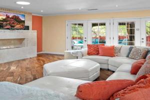 1 Mi to Trails Pet-Friendly Home in West! Guest house, Sedona