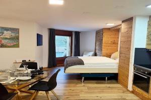 Bijou, Holz, zentral, mit Garage und Pool -CB102-B Apartments, St. Moritz