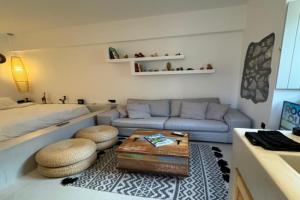 Flash house petite, Spetses