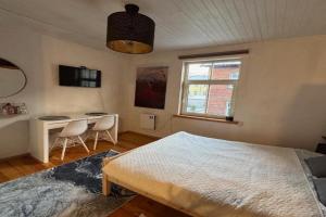 Freshly renovated bathroom! Luna budget cozy studio apartment Juhkentali 42 near city centre airport next to the Bus station, Tallinn