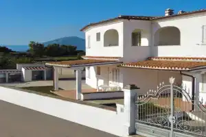 Residence in apartments with air conditioning and private outdoor area, Orosei
