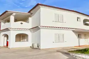 ISA-Residence in apartments with air conditioning and private outdoor area, Orosei