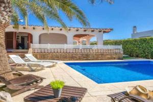 Aure Villa con piscina y aire acondicionado!, Cala'n Bosch