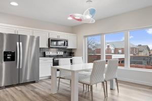 Winter @ Golden Goose: New Build, King Bed Apartments, Evansville