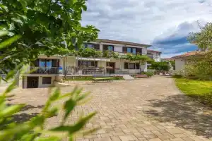 3 Bedroom Lovely Apartment In, Malinska
