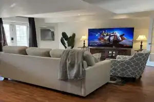 Cozy Lovely Ravine facing Suite. Apartments, Mississauga