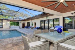 Courtyard Home with Pool, Spa & Sauna close to Beach & City Center Guest house, Sarasota