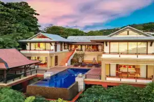 Seaview 5BR Pool Villa Apsara, Free Breakfast and Full Service, 5 min walk to Beach, Kata