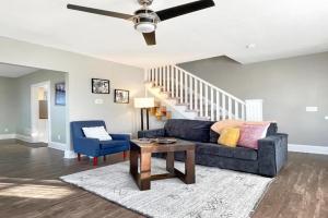 2BR Family Charmer Duplex near Drake Guest house, Des Moines