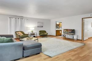 Charming Family Friendly 3BR Duplex Close to Drake Guest house, Des Moines