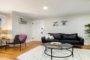 Fun & Charming 1BR Apt near Drake Apartments, Des Moines