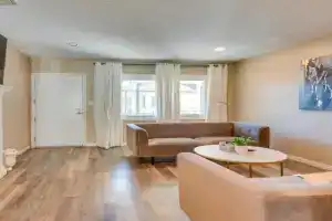 LA Condo about 1 Mi to The Kia Forum and SoFi Stadium Apartments, Inglewood