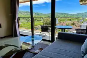 Apartment with endless mountain view, Pearl 803, Nai Harn