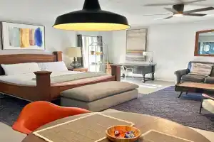 Studio Valentine's Getaway Near Plaza Dist #MR, Oklahoma City
