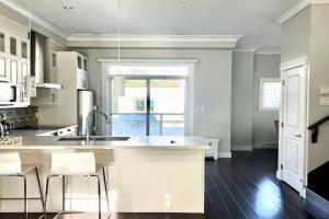 Spacious Home in Guest house, Richmond