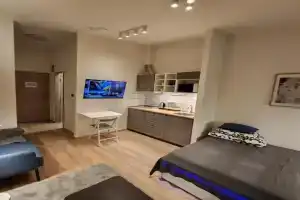 Apartman 18, Debrecen