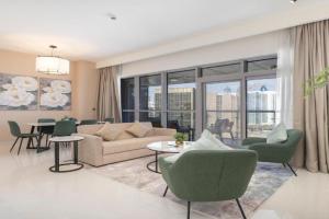 Stylish Stayz beautiful modern apartment with Burj Khalifa views, Dubai