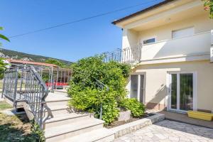 Zimmer in 300 Meter vom Strand Guest house, Baska