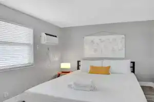 Rustic Retreats Beachy 1BR for 4 guests in the heart of, Fort Lauderdale