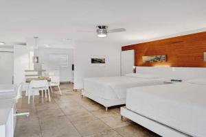 Waves Beach Town Spacious Studio Apartment For 4 People, Pompano Beach