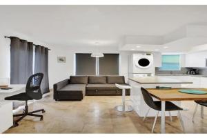 Waves Beach Town 2BR Apartment, Pompano Beach