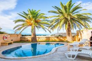 5 Bedroom Farmhouse with Private Pool & Views, Gharb