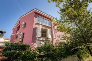 Nur 350 Meter zum Strand mit Klima, WiFi Apartments, Baska