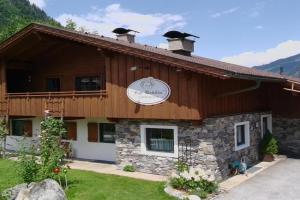 Gartenhaus Zur Kröllin Guest house, Mayrhofen