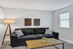 Rustic Retreats Cozy 1BR for 2 guests minutes from Las Olas, Fort Lauderdale