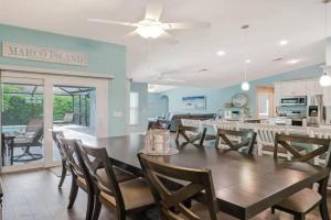 Stunning 4BR Beach House - Pool - Spa - Near the Park, Marco