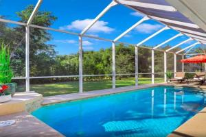4BR Beach House Private Pool Minutes to Beach, Marco