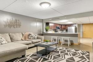 HUGE 2BR Apt Next to Wells Fargo -FREEParking! Apartments, Des Moines