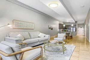 Beautiful 2BR2BA in Bldg connected to Skywalk Apartments, Des Moines