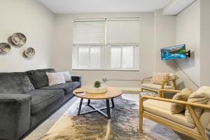 1 BR - 8 min walk to Court Ave District Downtown Apartments, Des Moines