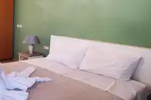 Nadia's House 1, Afantou