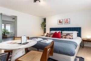 Fall Eighteen by Romy&Travis Guest house, Bruges