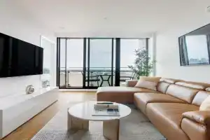 Clarke Contemporary Southbank Skyline Dreams Apartments, Melbourne