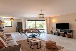 Superb flat with a lovely view of the mountains Apartments, Porto-Vecchio