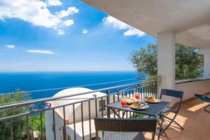 In Amalfi coast: Bouganvillea Romantica Casa vista mare, Furore