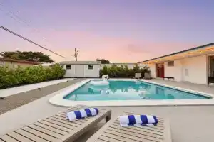 Private Pool Villa Tropical Retreat Near Beach, Fort Lauderdale